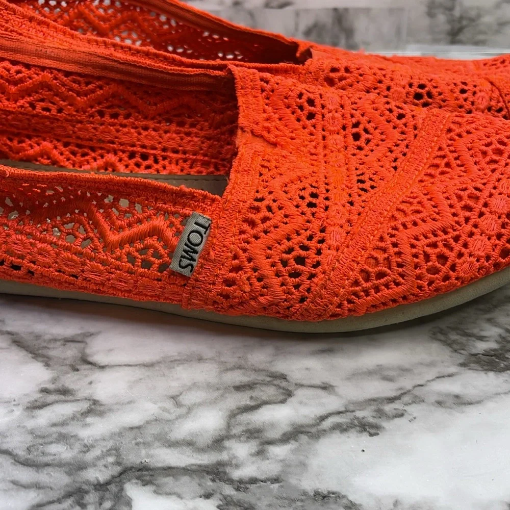TOMS Shoes Womens Slip On Orange Coral Alpargata Crochet Lace size 10